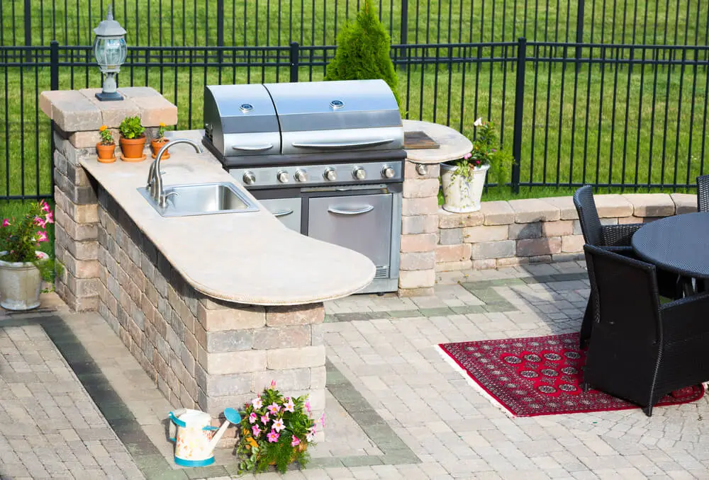 Outdoor Kitchens & BBQs